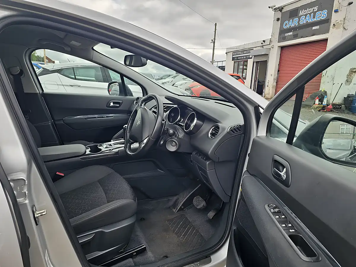Used 2015 Peugeot 3008 Active Silver - Interior and Exterior details 9