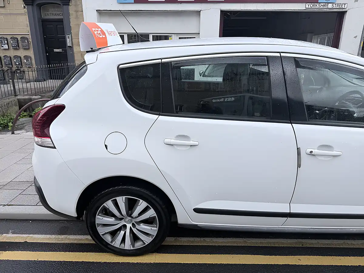 Used 2015 Peugeot 3008 Active White - Interior and Exterior details 12