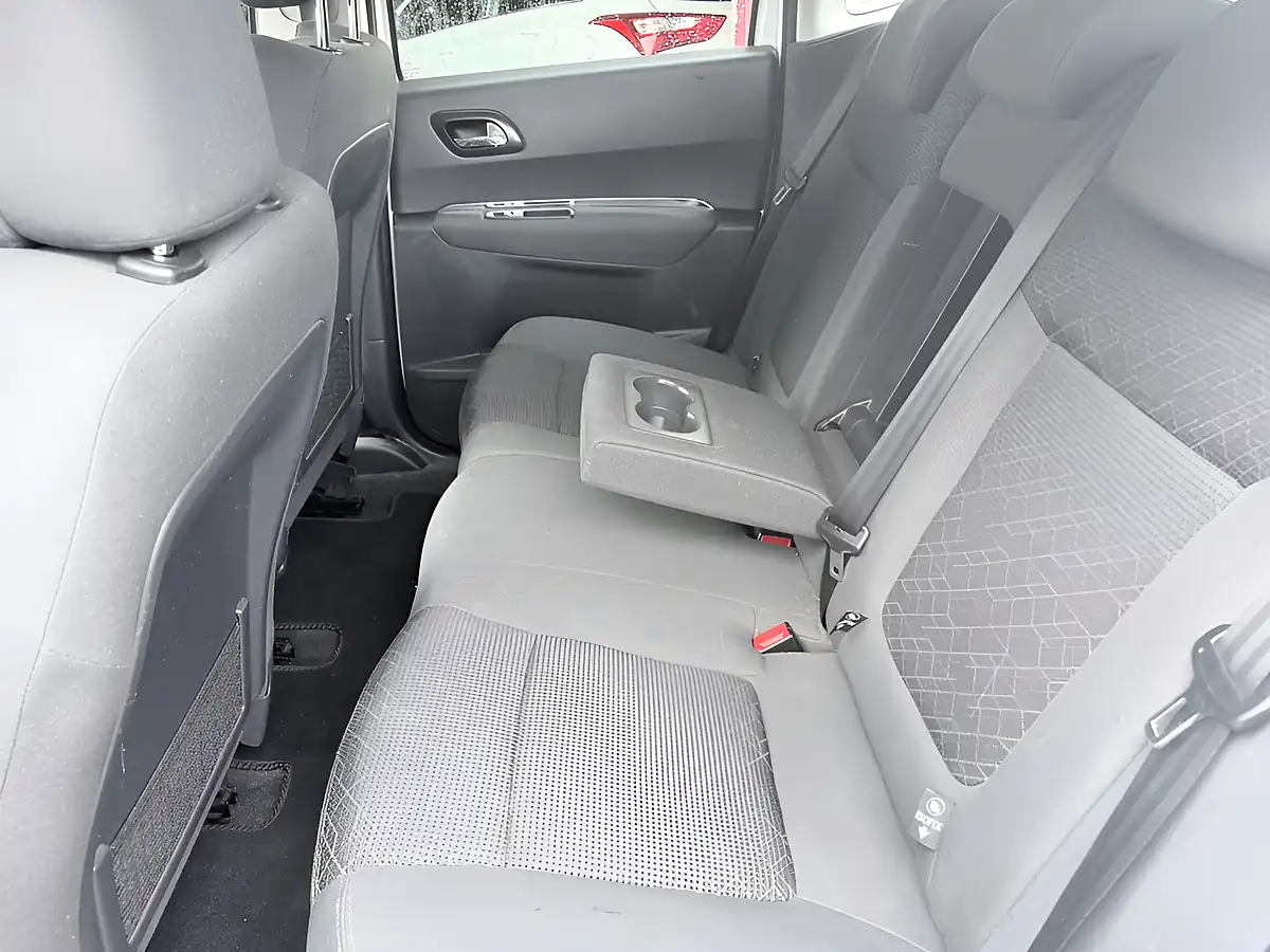 Used 2015 Peugeot 3008 Active White - Interior and Exterior details 14