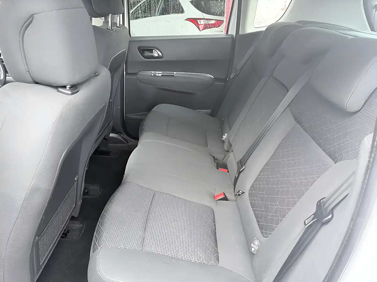 Used 2015 Peugeot 3008 Active White - Interior and Exterior details 15