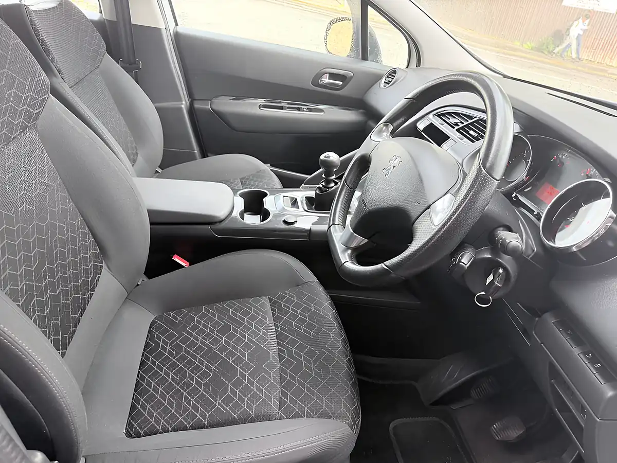 Used 2015 Peugeot 3008 Active White - Interior and Exterior details 20