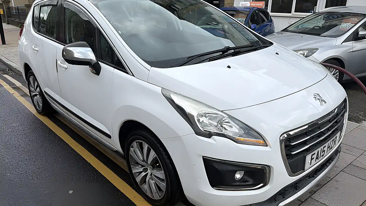 Used 2015 Peugeot 3008 Active White - Interior and Exterior details 4