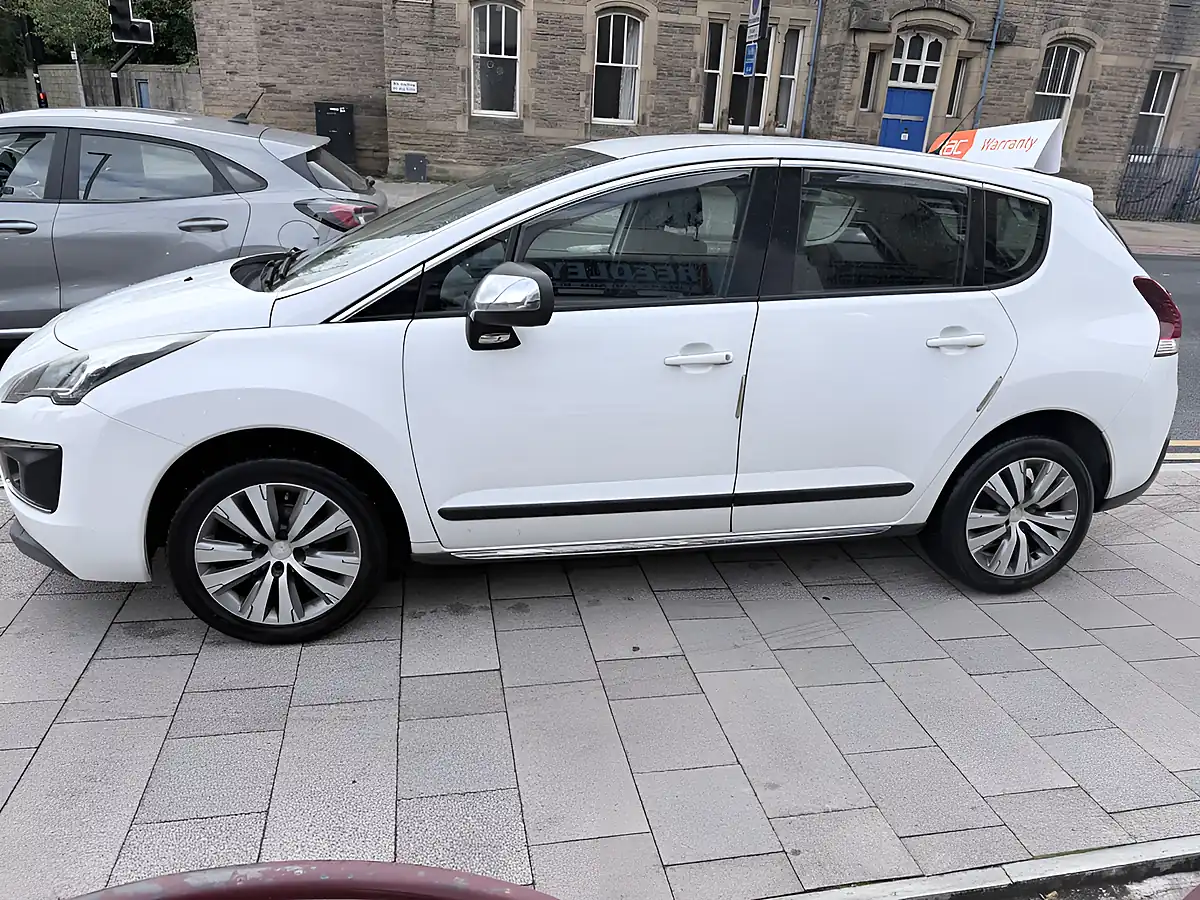 Used 2015 Peugeot 3008 Active White - Interior and Exterior details 5