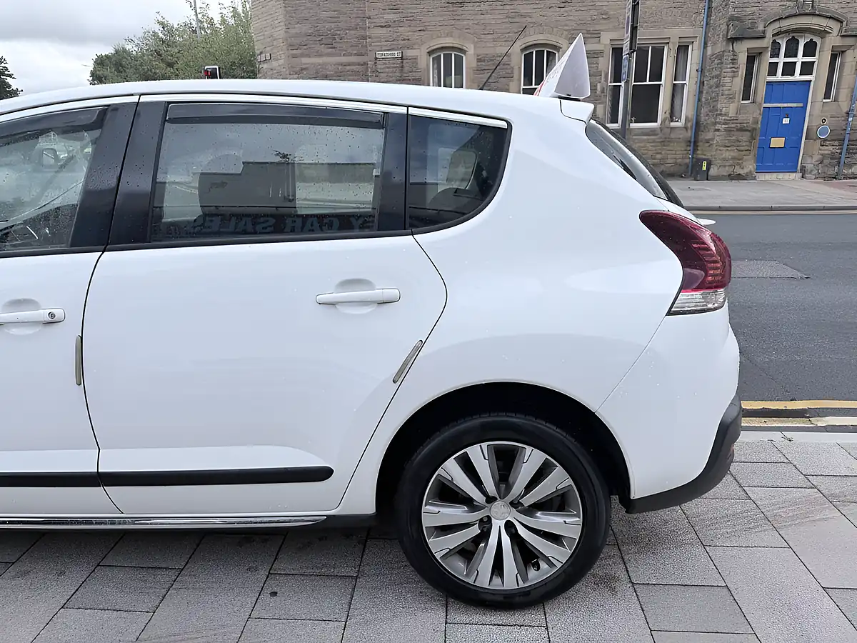 Used 2015 Peugeot 3008 Active White - Interior and Exterior details 9