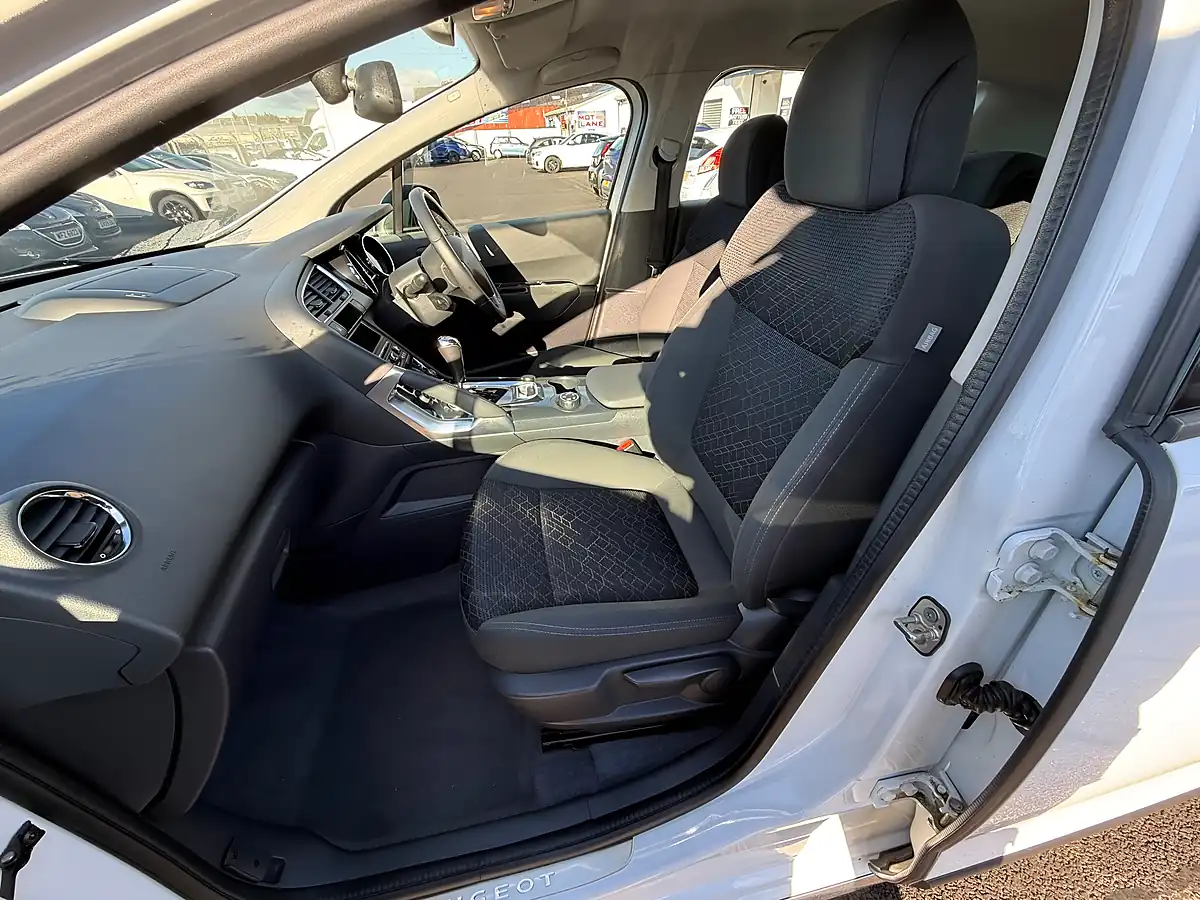 Used 2015 Peugeot 3008 Active White - Interior and Exterior details 14