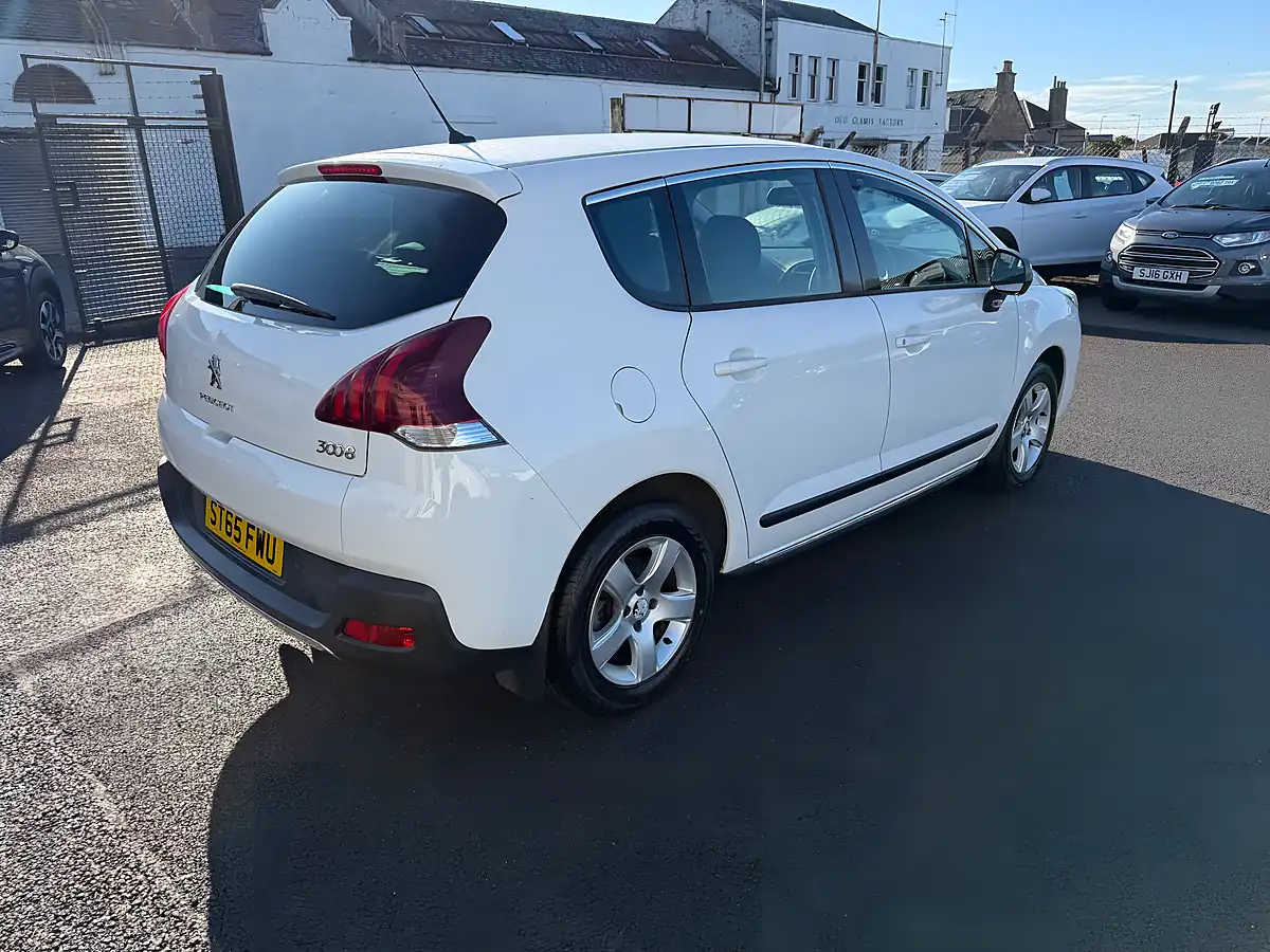 Used 2015 Peugeot 3008 Active White - Interior and Exterior details 5
