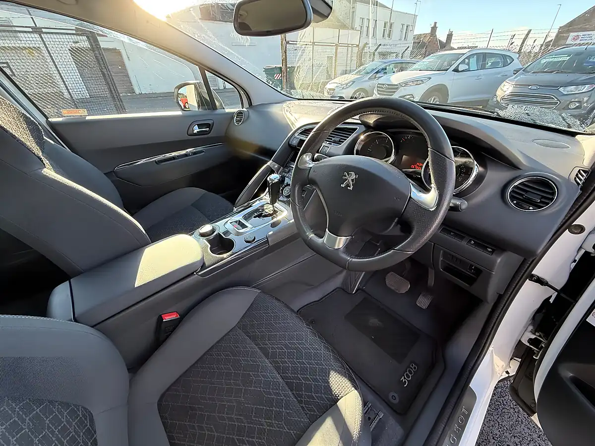 Used 2015 Peugeot 3008 Active White - Interior and Exterior details 9
