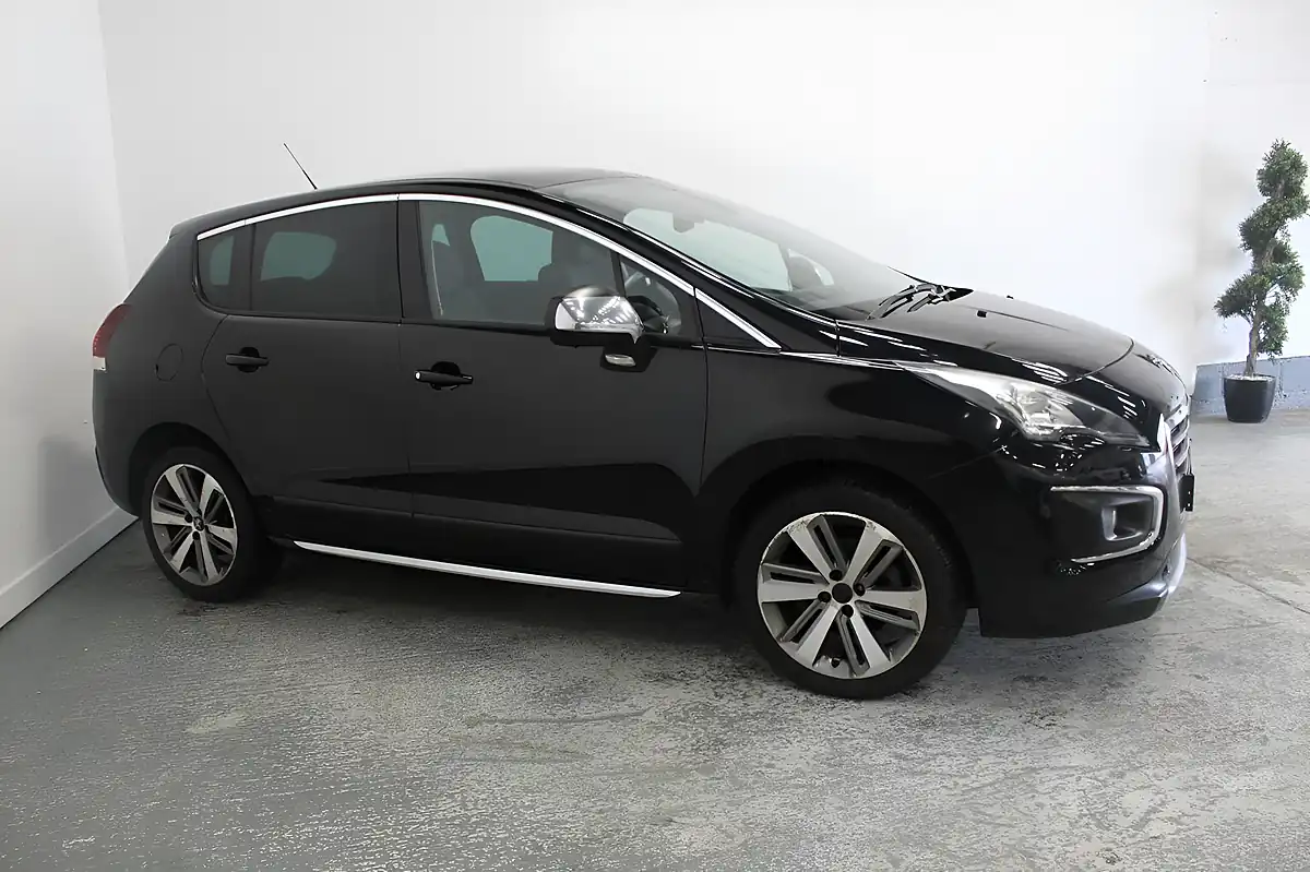 Used 2015 Peugeot 3008 Allure Black - Interior and Exterior details 3