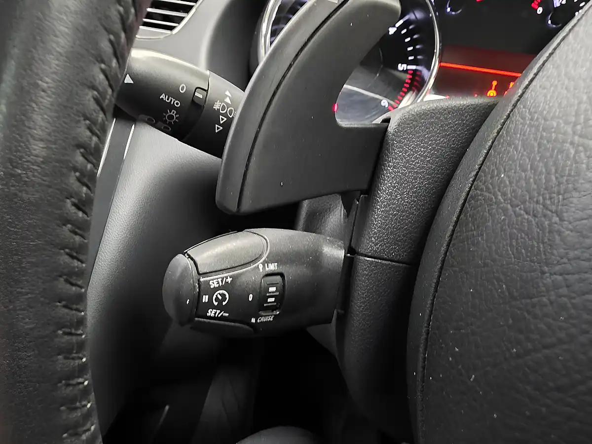 Used 2015 Peugeot 3008 Allure Black - Interior and Exterior details 12
