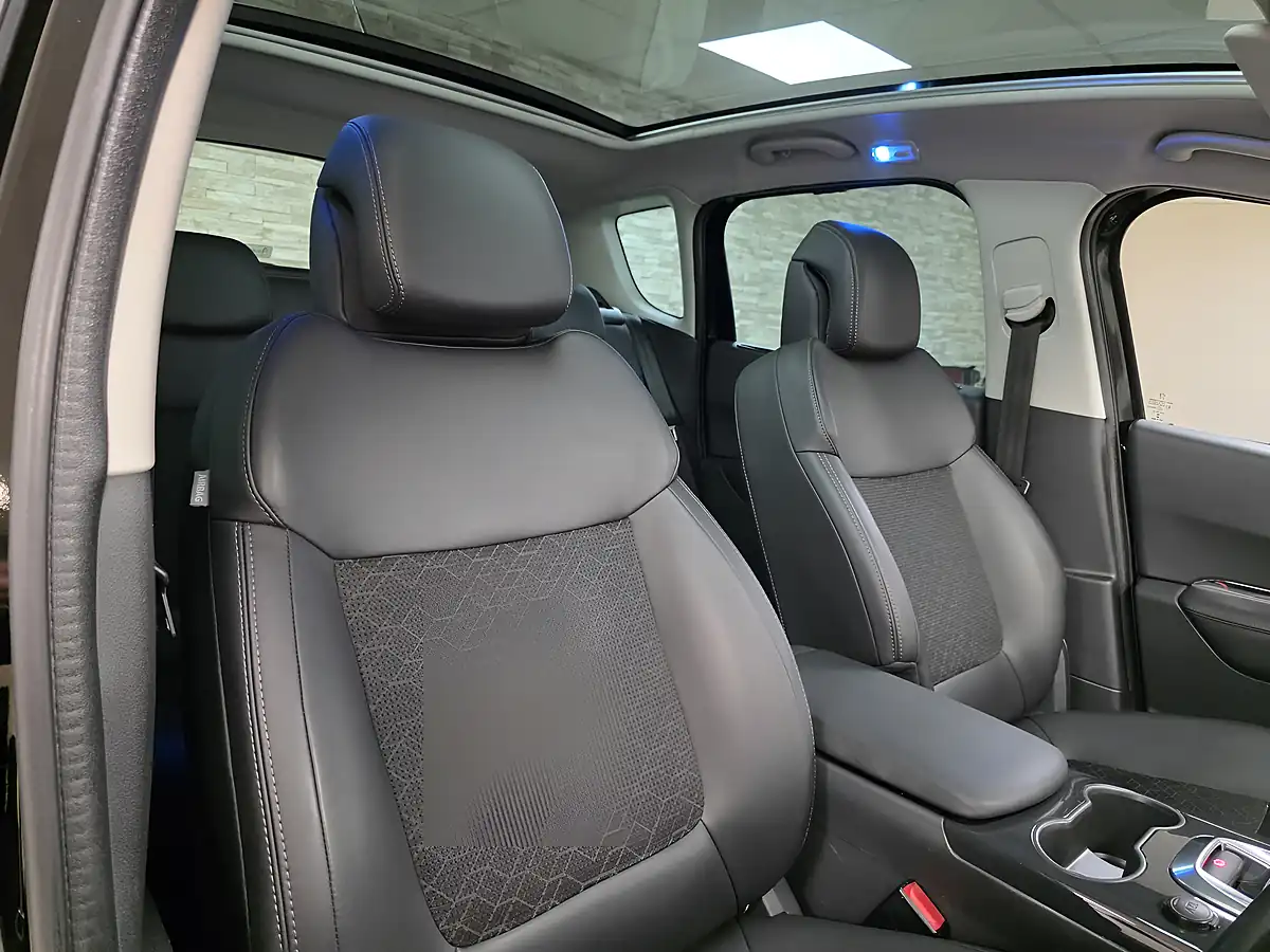 Used 2015 Peugeot 3008 Allure Black - Interior and Exterior details 14