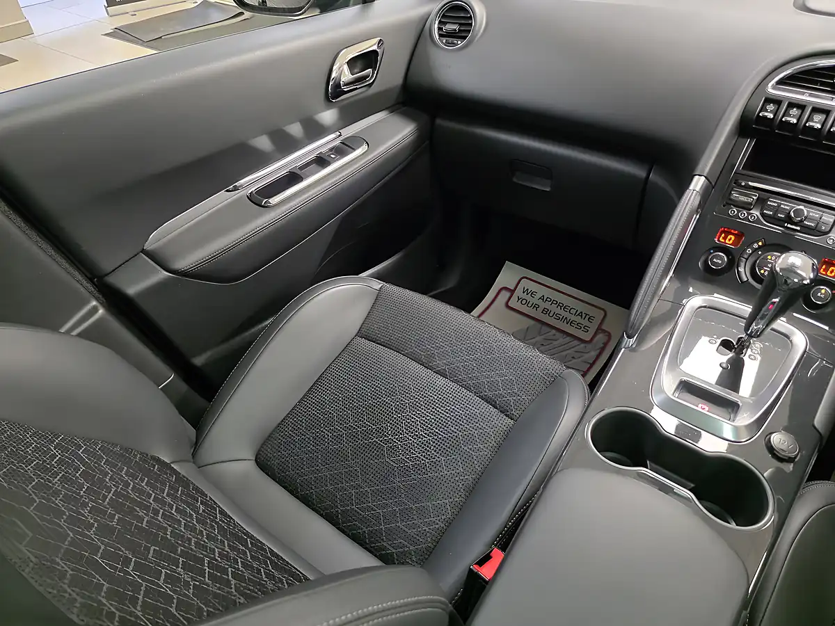 Used 2015 Peugeot 3008 Allure Black - Interior and Exterior details 16