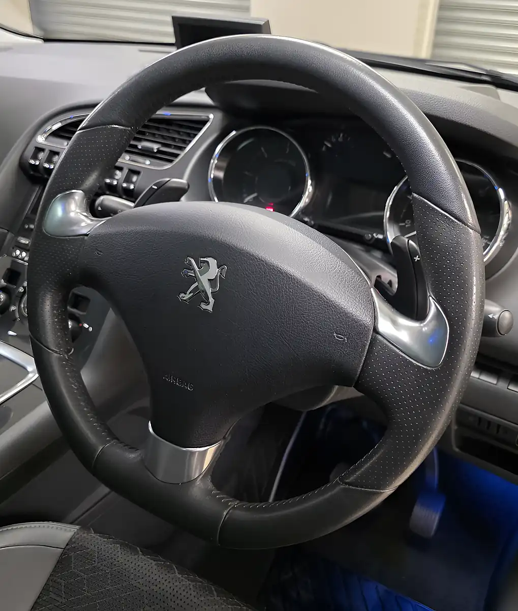 Used 2015 Peugeot 3008 Allure Black - Interior and Exterior details 5