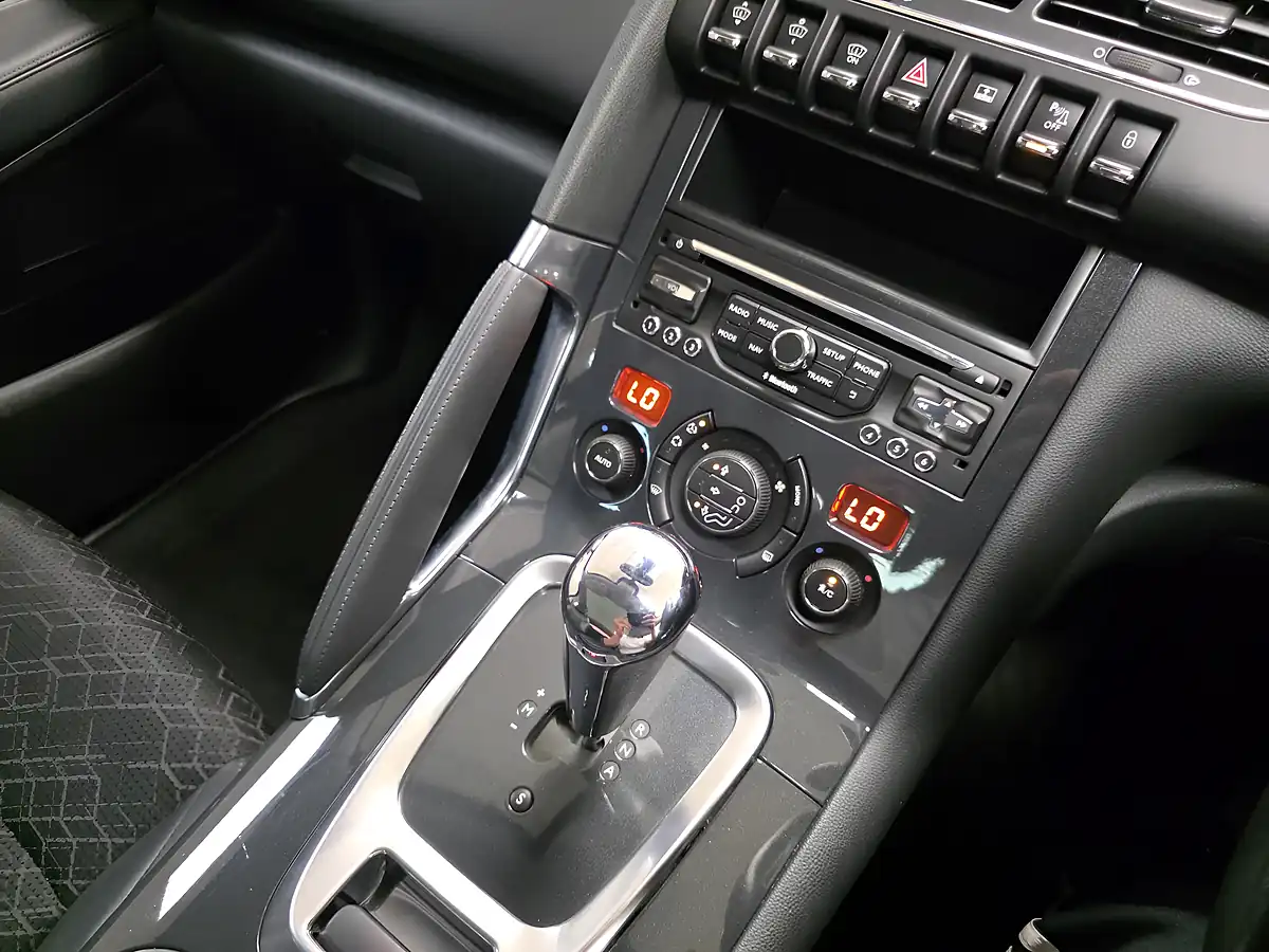 Used 2015 Peugeot 3008 Allure Black - Interior and Exterior details 6