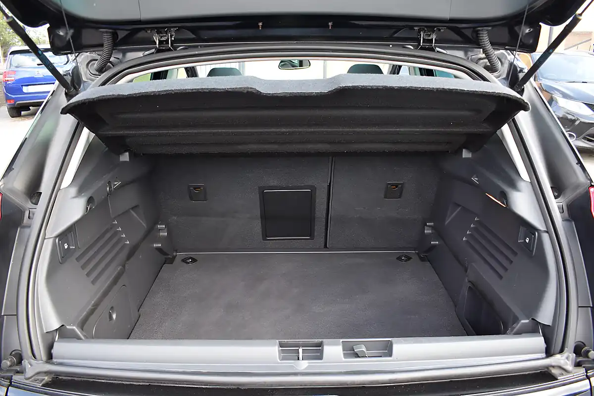 Used 2015 Peugeot 3008 Allure Black - Interior and Exterior details 12