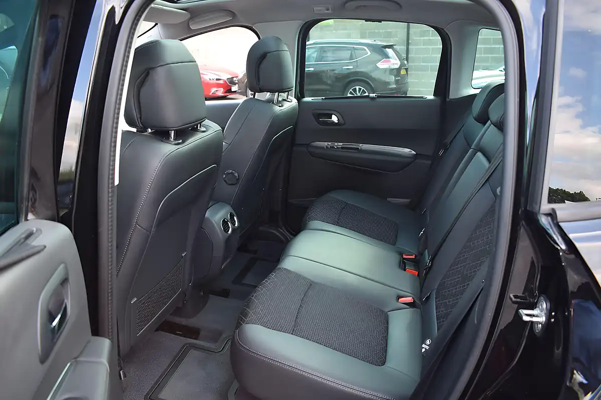 Used 2015 Peugeot 3008 Allure Black - Interior and Exterior details 13