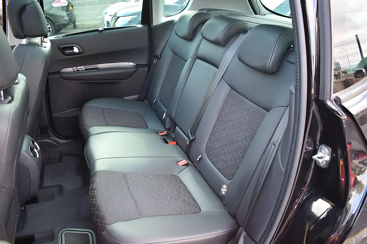 Used 2015 Peugeot 3008 Allure Black - Interior and Exterior details 14