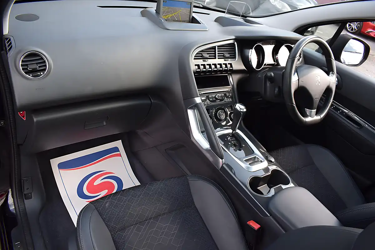Used 2015 Peugeot 3008 Allure Black - Interior and Exterior details 15
