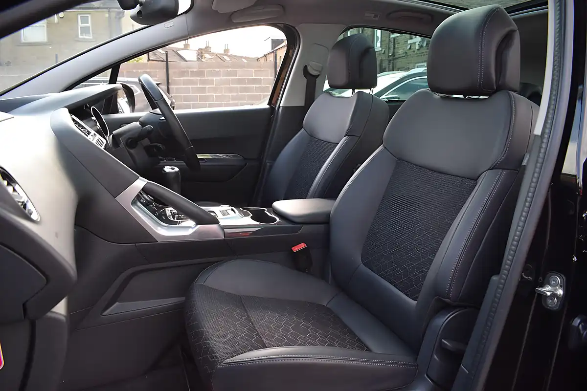 Used 2015 Peugeot 3008 Allure Black - Interior and Exterior details 16