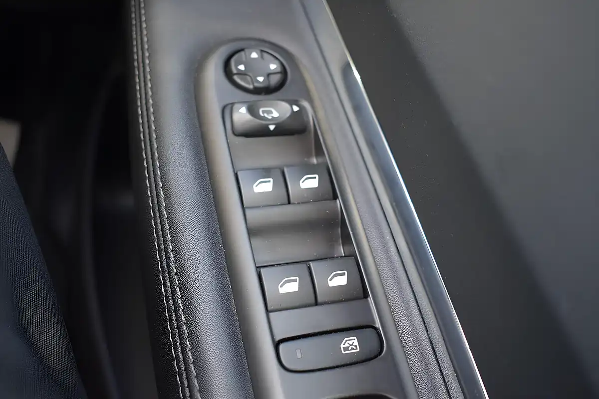 Used 2015 Peugeot 3008 Allure Black - Interior and Exterior details 18