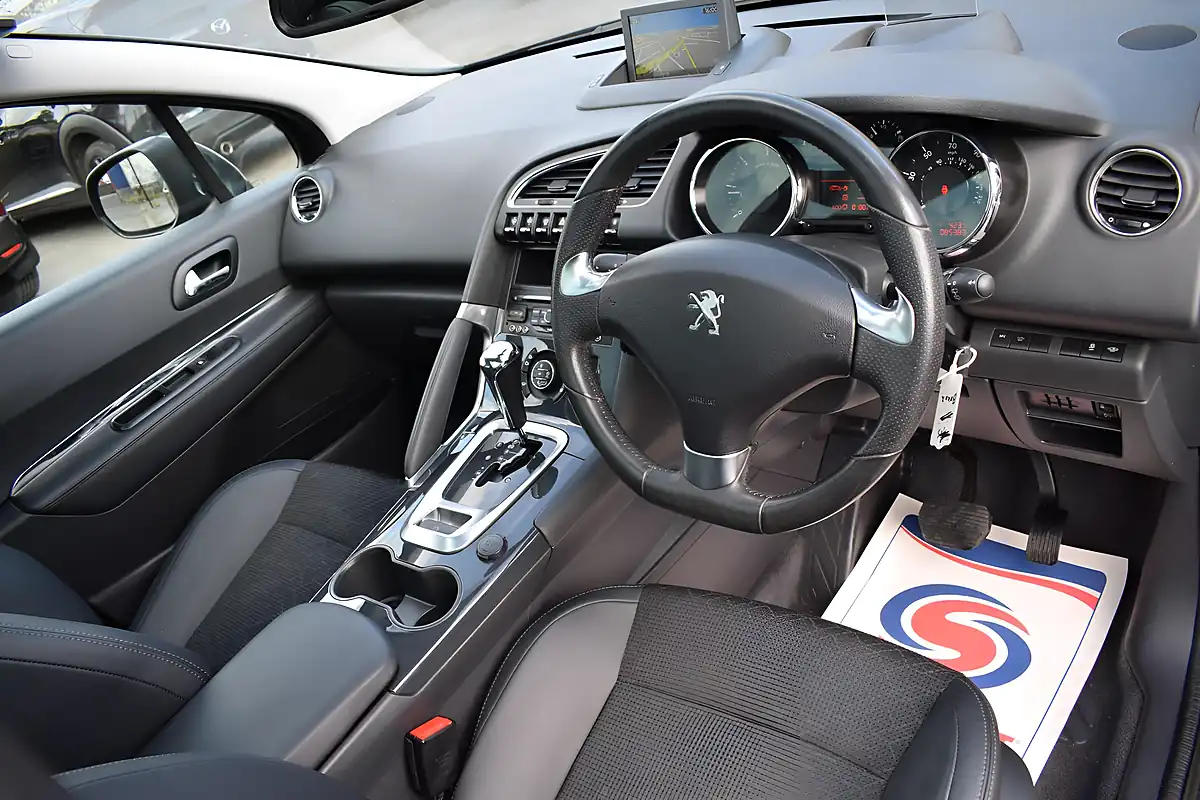 Used 2015 Peugeot 3008 Allure Black - Interior and Exterior details 7