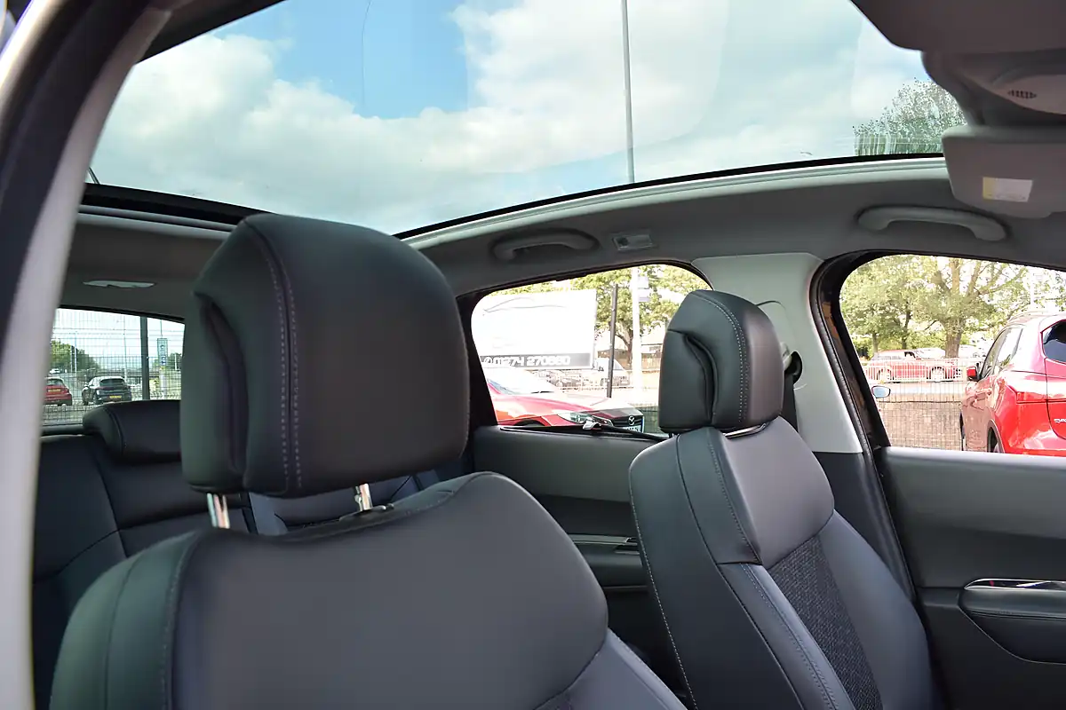 Used 2015 Peugeot 3008 Allure Black - Interior and Exterior details 9