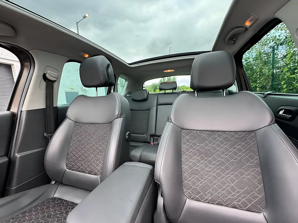 Used 2015 Peugeot 3008 Allure Brown - Interior and Exterior details 5