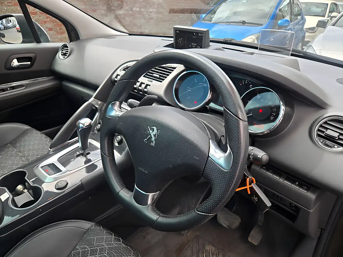 Used 2015 Peugeot 3008 Allure Egc Brown - Interior and Exterior details 12