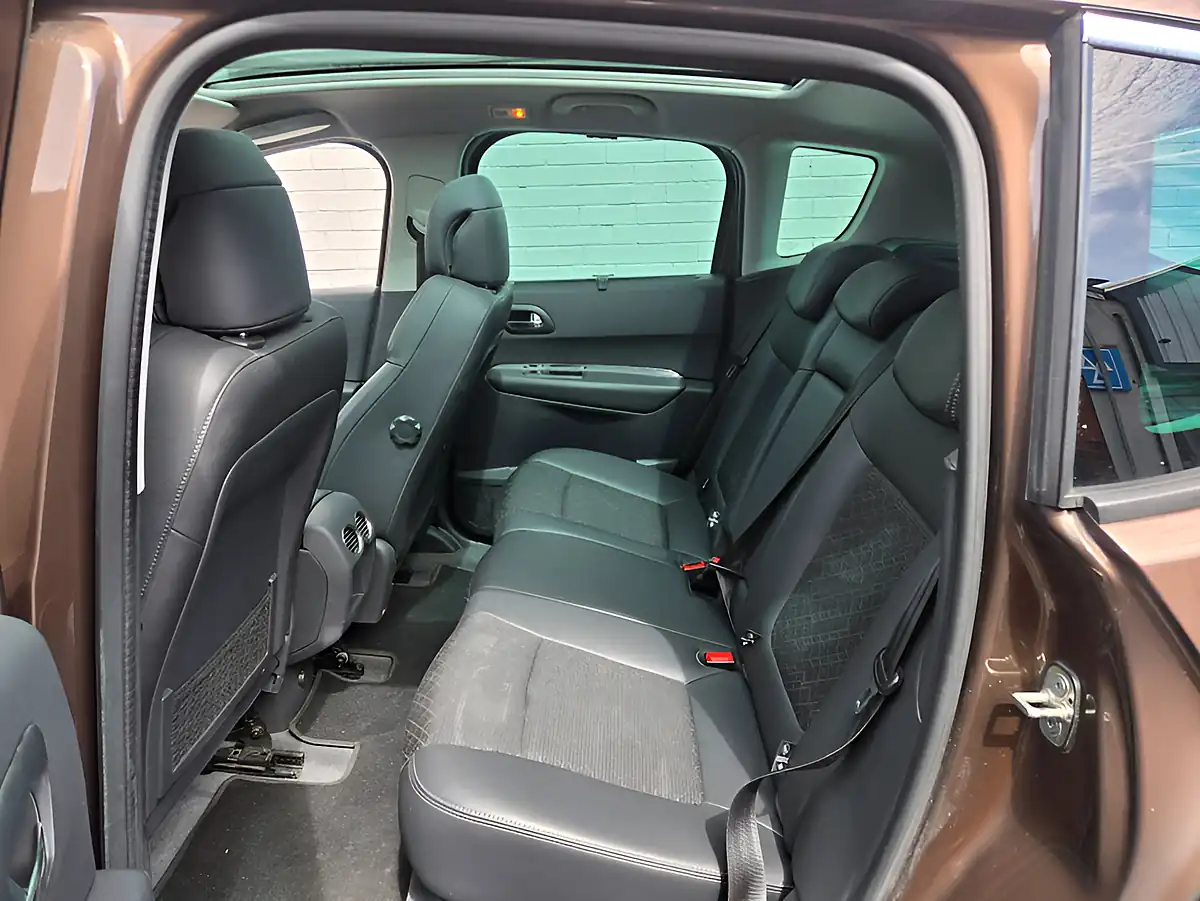 Used 2015 Peugeot 3008 Allure Egc Brown - Interior and Exterior details 16