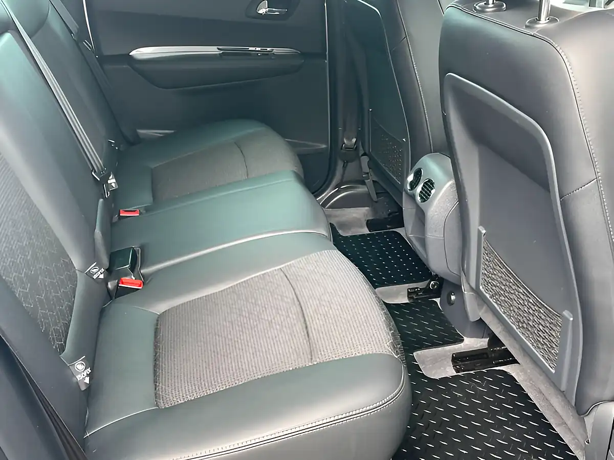 Used 2015 Peugeot 3008 Allure Egc Silver - Interior and Exterior details 11