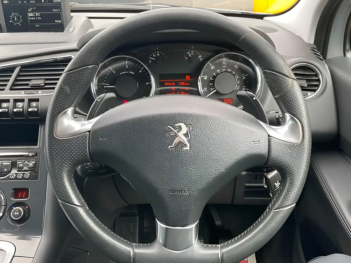 Used 2015 Peugeot 3008 Allure Egc Silver - Interior and Exterior details 18