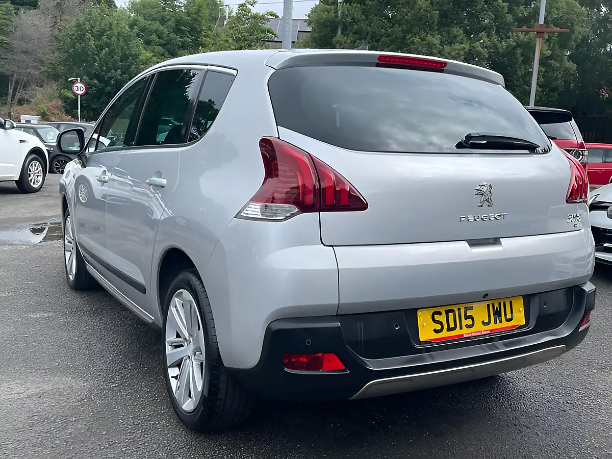 Used 2015 Peugeot 3008 Allure Egc Silver - Interior and Exterior details 4