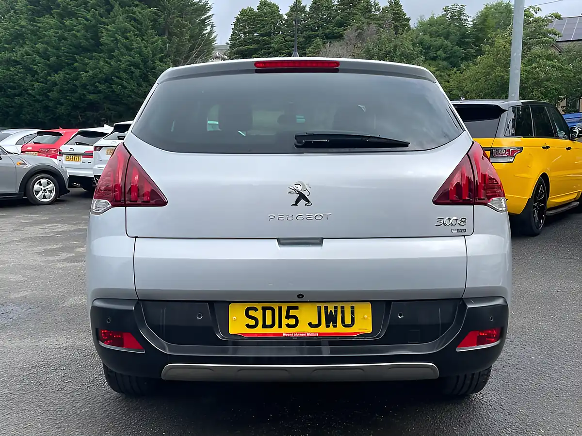 Used 2015 Peugeot 3008 Allure Egc Silver - Interior and Exterior details 5