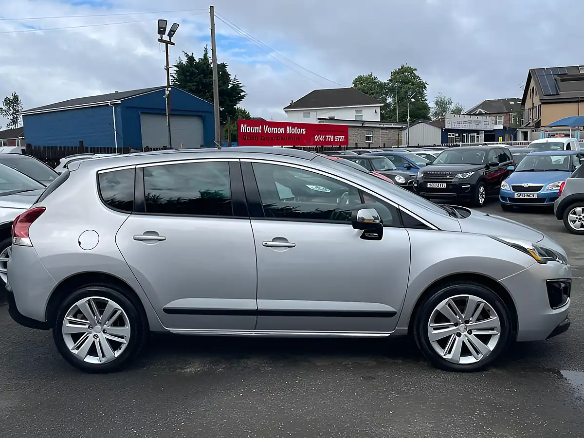 Used 2015 Peugeot 3008 Allure Egc Silver - Interior and Exterior details 7