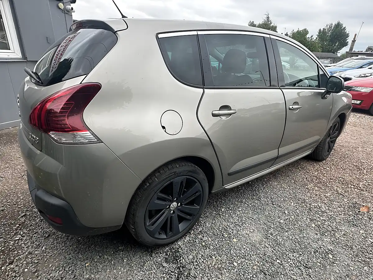 Used 2015 Peugeot 3008 Allure Grey - Interior and Exterior details 12