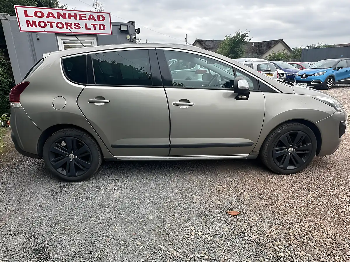 Used 2015 Peugeot 3008 Allure Grey - Interior and Exterior details 13
