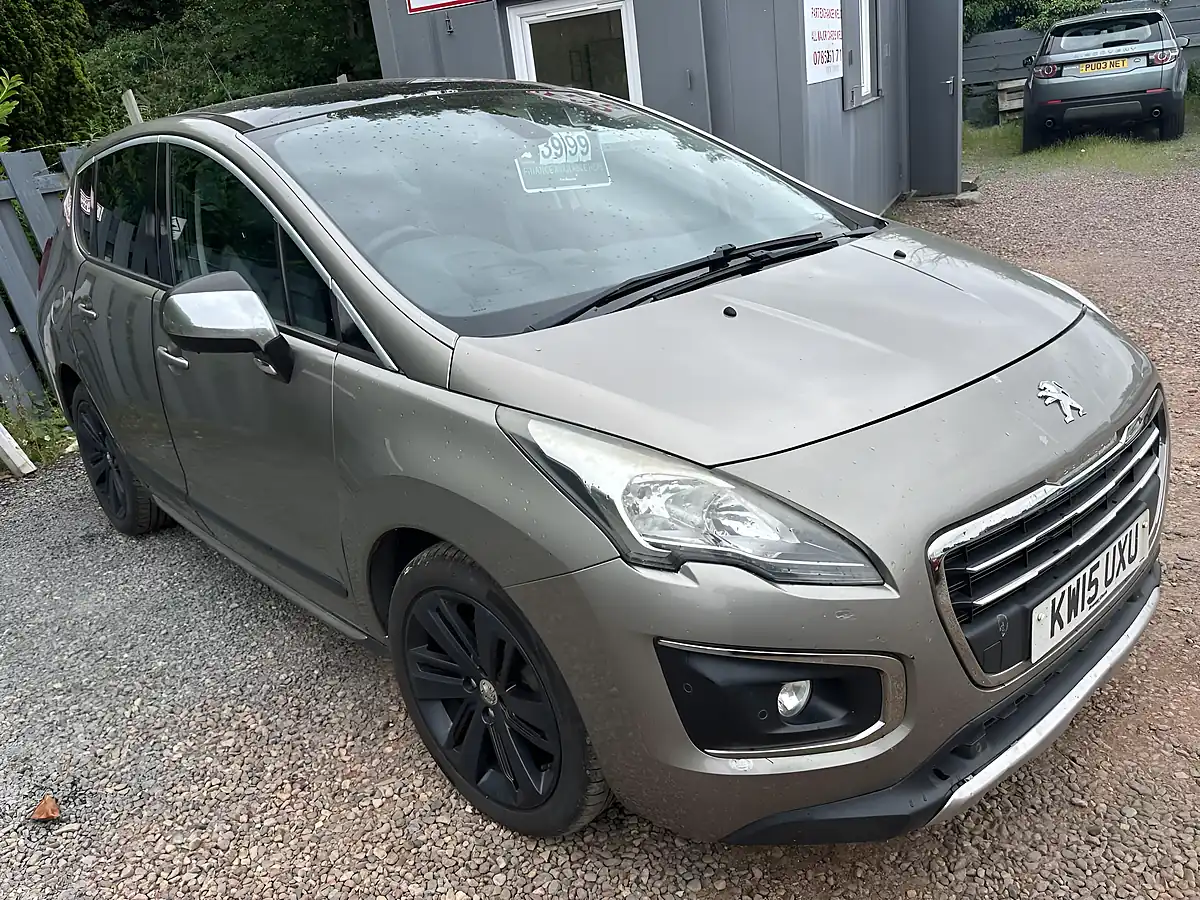 Used 2015 Peugeot 3008 Allure Grey - Interior and Exterior details 2
