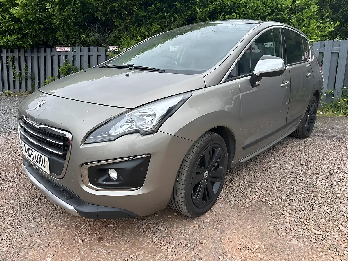 Used 2015 Peugeot 3008 Allure Grey - Interior and Exterior details 5