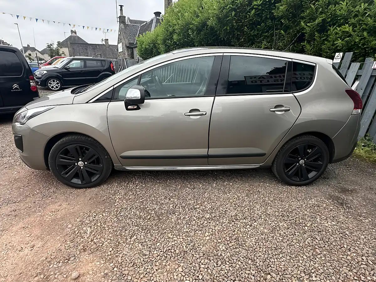 Used 2015 Peugeot 3008 Allure Grey - Interior and Exterior details 7