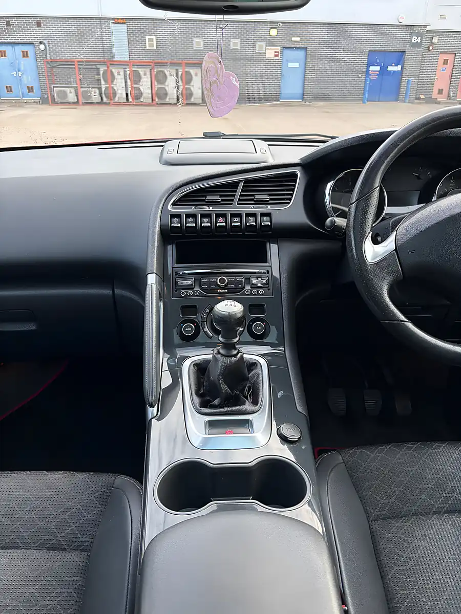 Used 2015 Peugeot 3008 Allure Red - Interior and Exterior details 13