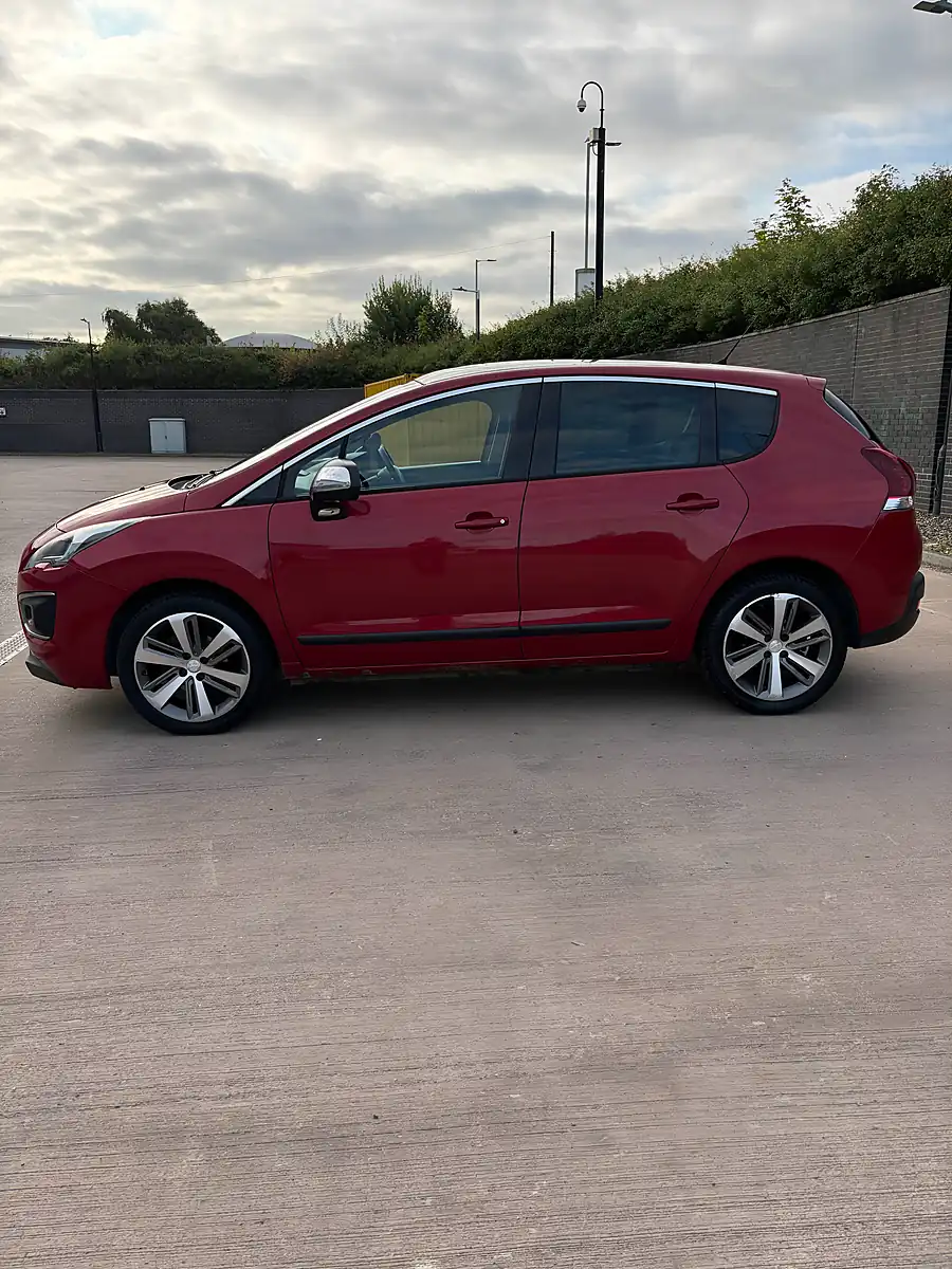 Used 2015 Peugeot 3008 Allure Red - Interior and Exterior details 2