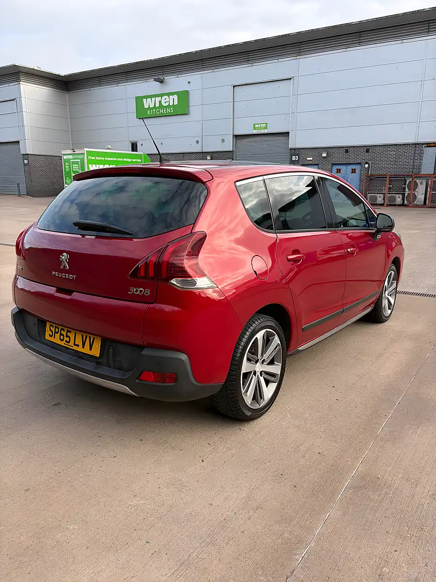 Used 2015 Peugeot 3008 Allure Red - Interior and Exterior details 5