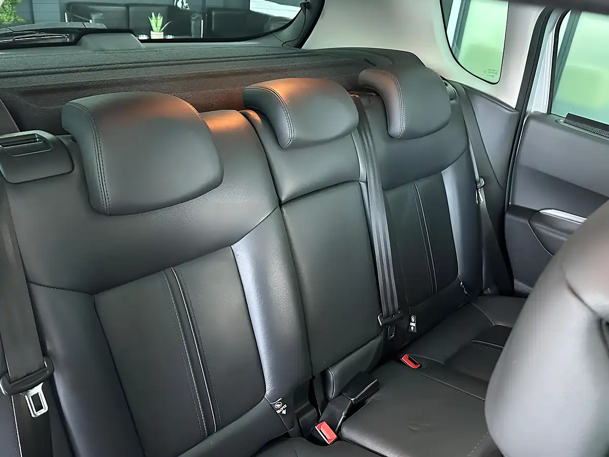 Used 2015 Peugeot 3008 Allure Silver - Interior and Exterior details 17