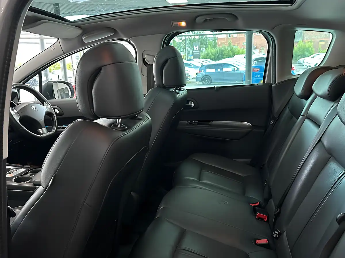 Used 2015 Peugeot 3008 Allure Silver - Interior and Exterior details 18