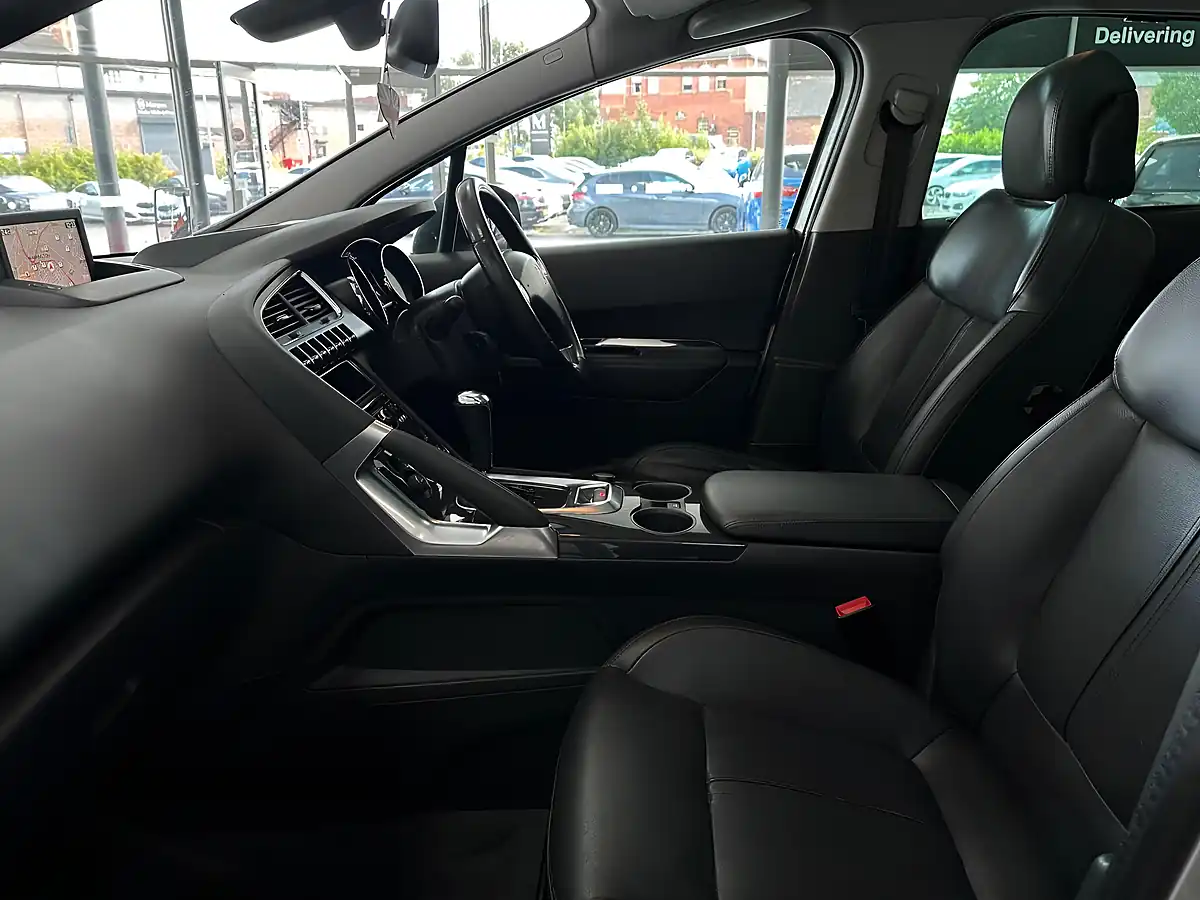 Used 2015 Peugeot 3008 Allure Silver - Interior and Exterior details 19