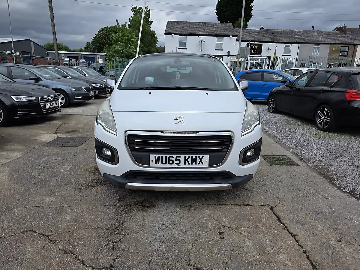 Used 2015 Peugeot 3008 Allure White - Front View