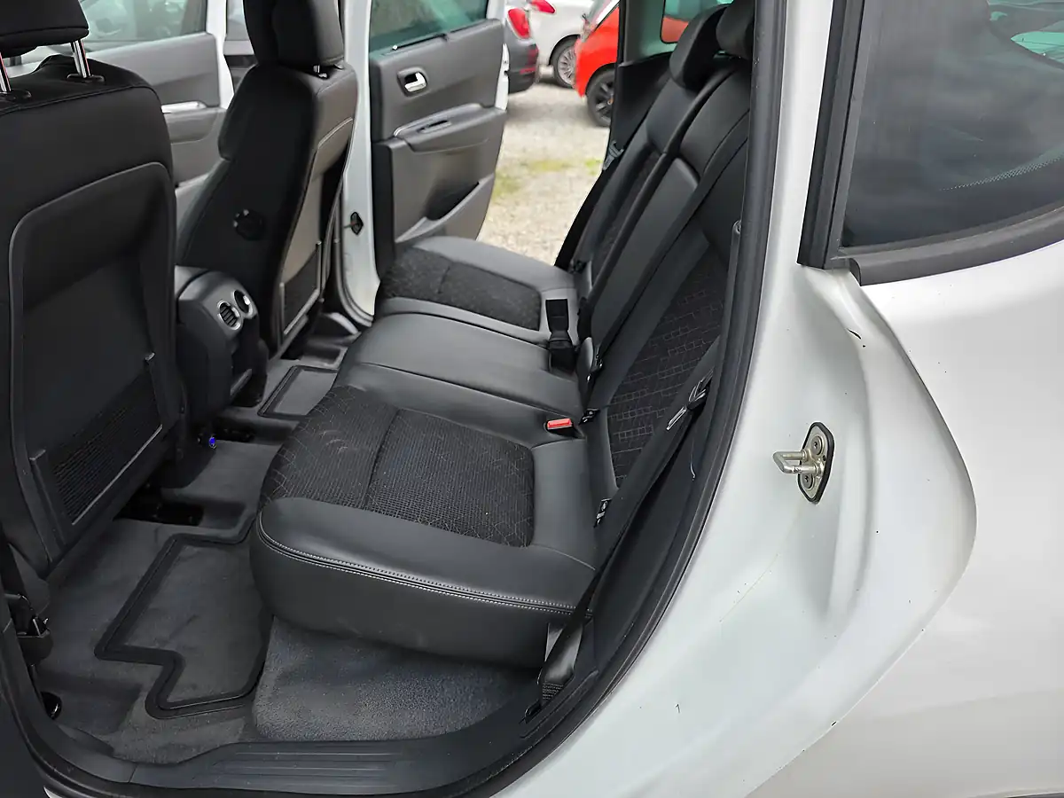 Used 2015 Peugeot 3008 Allure White - Interior and Exterior details 10