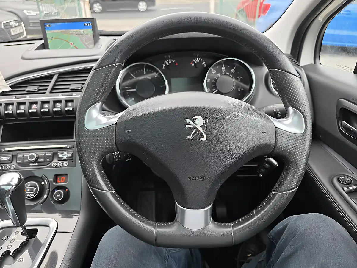 Used 2015 Peugeot 3008 Allure White - Interior and Exterior details 13
