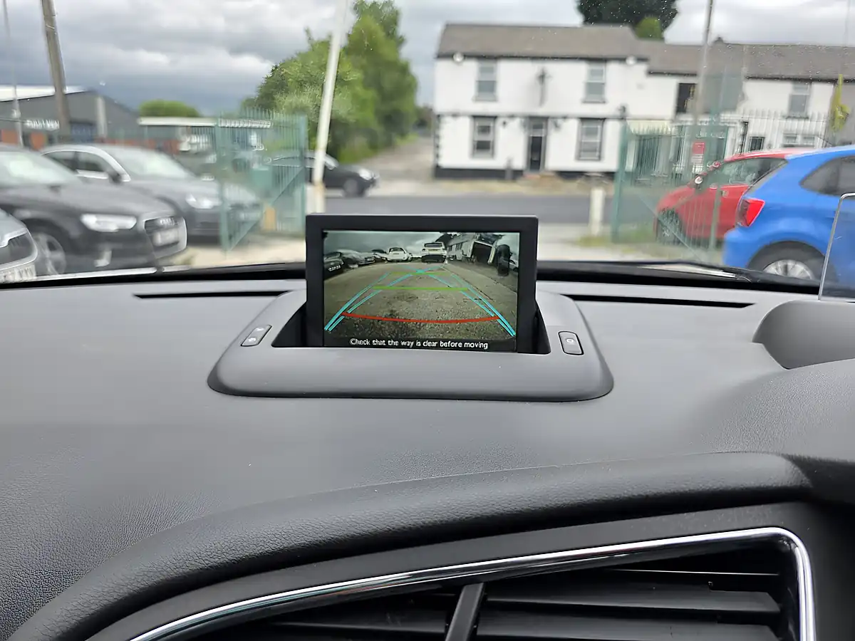 Used 2015 Peugeot 3008 Allure White - Interior and Exterior details 14