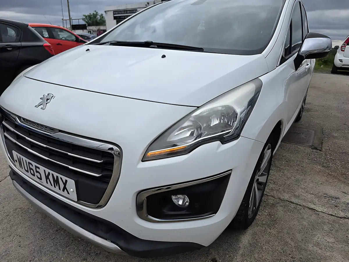 Used 2015 Peugeot 3008 Allure White - Interior and Exterior details 17