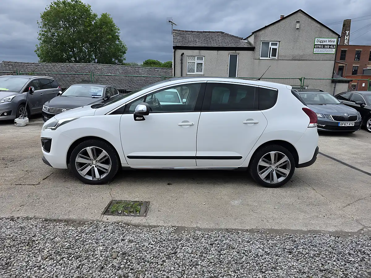 Used 2015 Peugeot 3008 Allure White - Interior and Exterior details 4